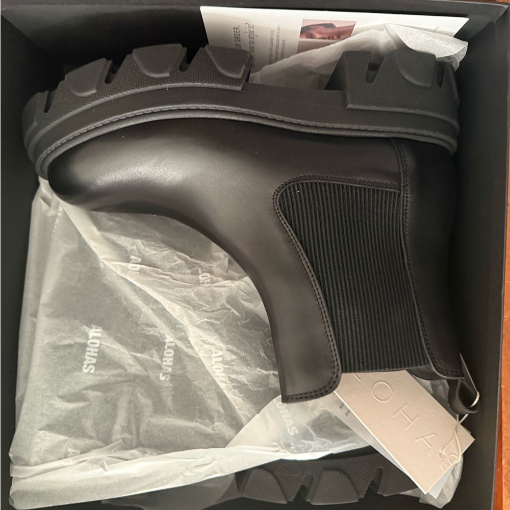 NWT ALOHAS Black Ankle Booties - Picture 3 of 3